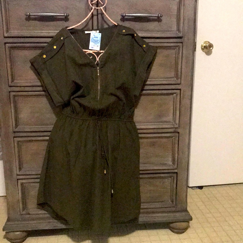 It’s a army green dress size large